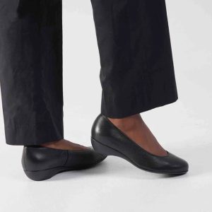 Froggie 10099 Wider Fit Court Shoe