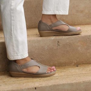 Froggie 11471 T-bar Sandal with Removable Footbed